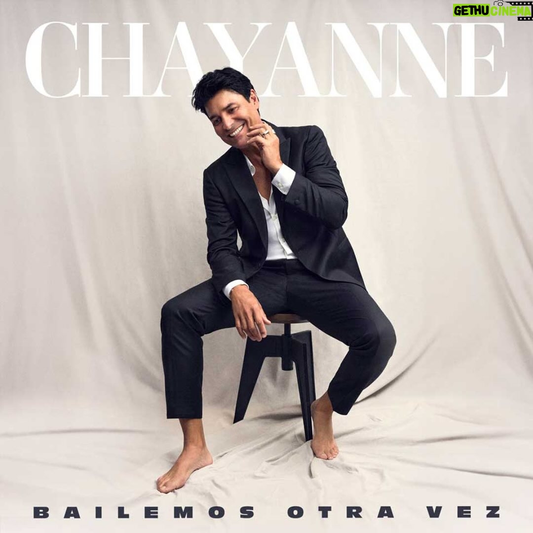 Chayanne Instagram - El tiempo definitivamente vuela ❤️ Agradecido por los años que hemos cantado y bailado juntos y por los que se vienen, así que prepárense para #BailemosOtraVezTour 🇺🇸😉⭐