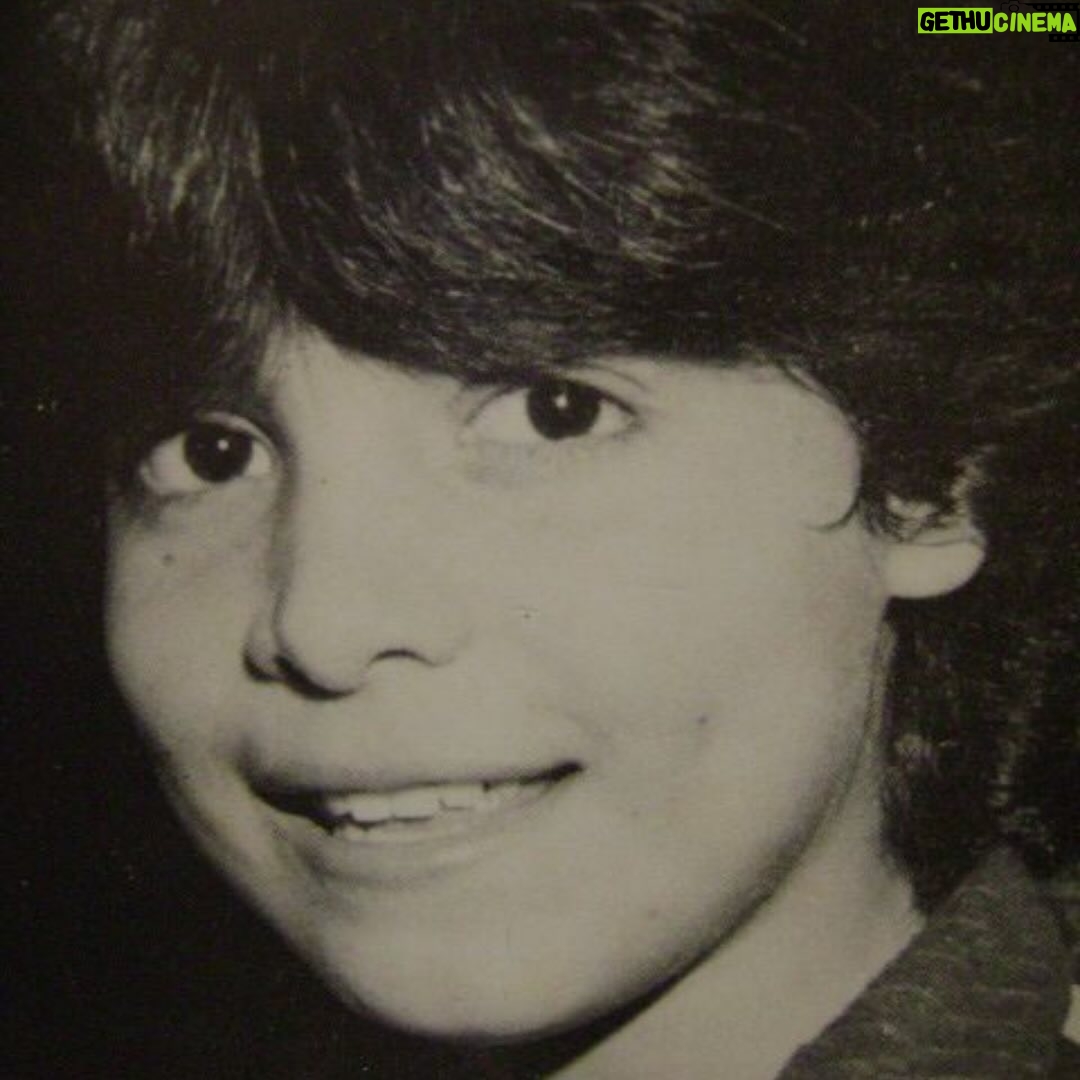 Chayanne Instagram - Ver esta foto me hace recordar todos los sueños que tenía de chiquito. Uno de ellos era hacer una gira para que cantaran y bailaran conmigo. #BailemosOtraVezTour llega ya! 🤩 #TBT