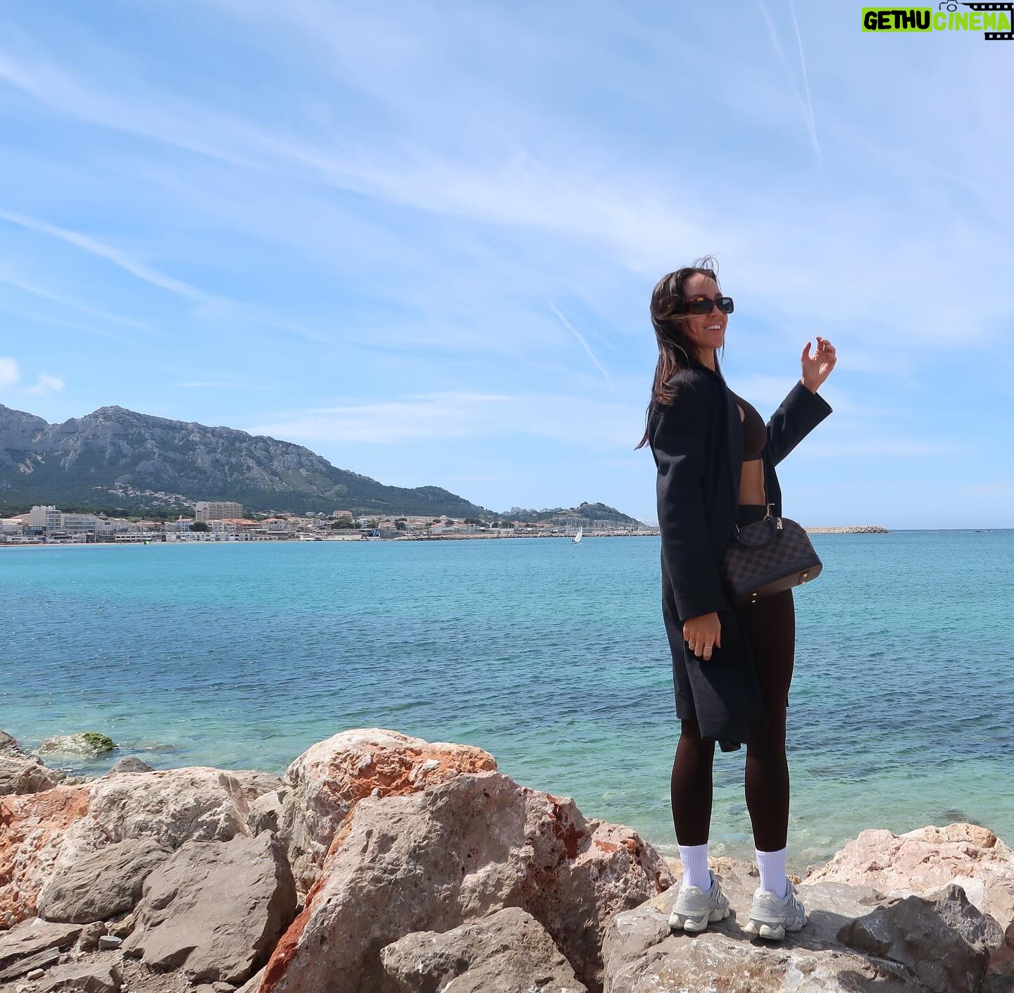 Chelsea Cardona Instagram - 30 hours in France 🇫🇷