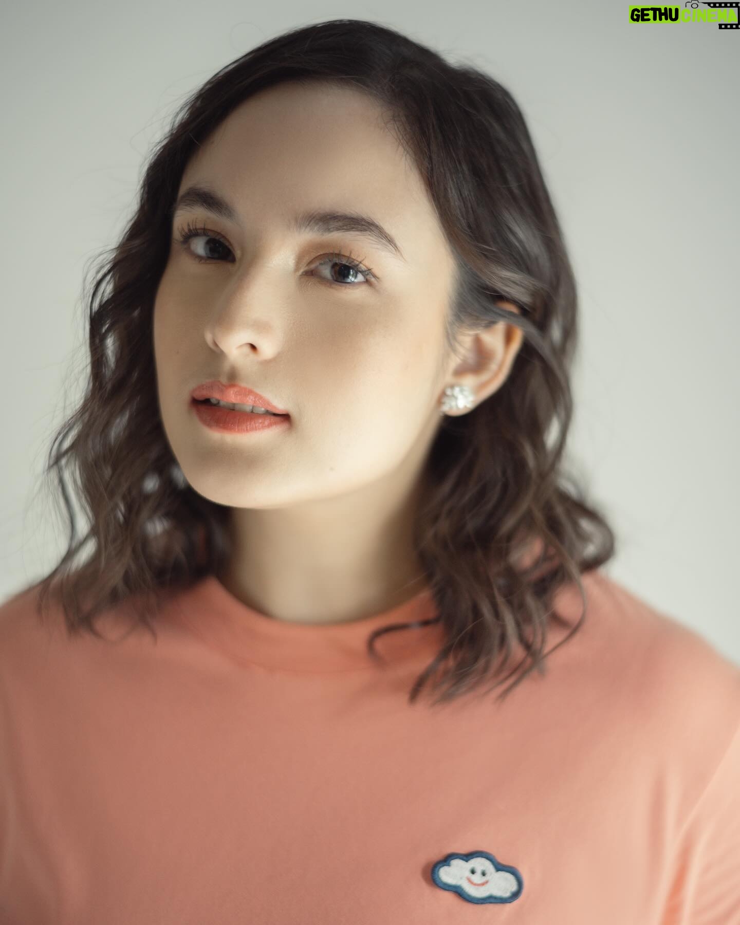 Chelsea Islan Instagram - Selamat hari Kartini bagi seluruh perempuan Indonesia! 🩷 Mari kita terus membangkitkan semangat untuk mewujudkan mimpi-mimpi kita sebagai perempuan yang hebat dan tangguh. Jadilah Kartini bagi diri dan lingkungan kita yang tak kenal lelah untuk berjuang dan saling menguatkan satu sama lain ✨ #HariKartini #SenimanMudaBerkarya #ChelseaIslanxOneFineSky