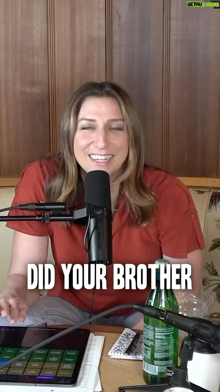 Chelsea Peretti Instagram - DOG ATTACK STORY ‼️ with guest @willschwartz100s 👂👂👂@callchelseaperetti