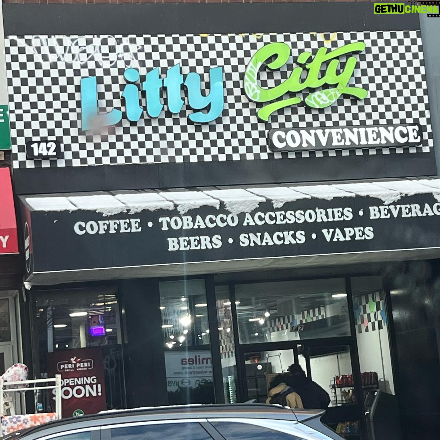 Chelsea Peretti Instagram - JUST TOUCHED DOWN IN NEW YORK AND WENT STRAIGHT TO MY TOP 2 SPOTS I HIT EVERY TIME IM HERE. Hard to pick which one is first delancey discounts or litty city