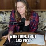 Chelsea Peretti Instagram - A NEW VILLAIN HAS EMERGED…………….And its cake pops. 🍰🍭🍰🍭🍰🍭🍰🍭🍰🍭🍰🍭🍰🍭🚫✋🚫✋🚫✋🚫✋🚫✋🚫✋🚫 #CallChelseaPeretti listen to the ep, leave a review, and follow @callchelseaperetti for pod related posts #CakePops #sweettreats #food #dessert #cake #foodreview
