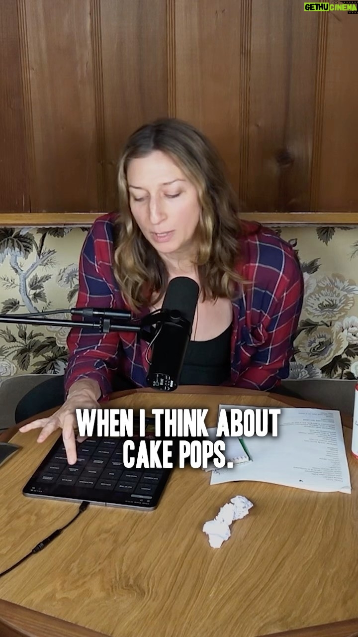 Chelsea Peretti Instagram - A NEW VILLAIN HAS EMERGED…………….And its cake pops. 🍰🍭🍰🍭🍰🍭🍰🍭🍰🍭🍰🍭🍰🍭🚫✋🚫✋🚫✋🚫✋🚫✋🚫✋🚫 #CallChelseaPeretti listen to the ep, leave a review, and follow @callchelseaperetti for pod related posts #CakePops #sweettreats #food #dessert #cake #foodreview