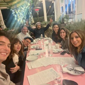 Chelsea Peretti Instagram - Santa Babs film fest w @bennydrama7 @natashaleggero gorgeous actors in #FirstTimeFemaleDirector plus an anon sleeping beauty, prod extraordinaire @deannabarillari music savants @kooolkojak and @willschwartz100s and bay bestie @moshekasher what a beautiful night❤️🥺 thank u @therokuchannel  @marvistaent and @officialsbiff