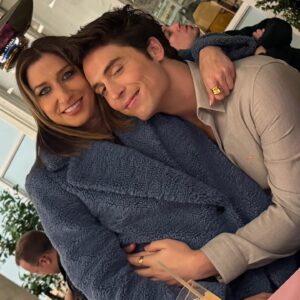 Chelsea Peretti Instagram - Santa Babs film fest w @bennydrama7 @natashaleggero gorgeous actors in #FirstTimeFemaleDirector plus an anon sleeping beauty, prod extraordinaire @deannabarillari music savants @kooolkojak and @willschwartz100s and bay bestie @moshekasher what a beautiful night❤️🥺 thank u @therokuchannel  @marvistaent and @officialsbiff