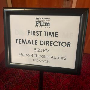 Chelsea Peretti Instagram - Santa Babs film fest w @bennydrama7 @natashaleggero gorgeous actors in #FirstTimeFemaleDirector plus an anon sleeping beauty, prod extraordinaire @deannabarillari music savants @kooolkojak and @willschwartz100s and bay bestie @moshekasher what a beautiful night❤️🥺 thank u @therokuchannel  @marvistaent and @officialsbiff
