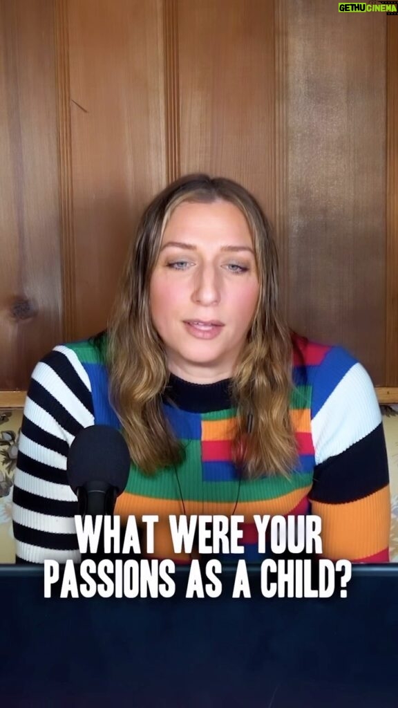 Chelsea Peretti Instagram - I was obsessed with @drdlanger when I watched “Emergency NYC” and “Lenox Hill” on Netflix and honored to have him as a guest on the pod. @kooolkojak added this music here which to me is very funny but on a genuine level I love this vulnerability. Many of us feel confused or alone as young people and then find our way and our path. ❤️ thank you @drdlanger for sharing your time with me. #neuroscience #neurosurgicaltv #neurosurgury #brainhealth #brain #lenoxhillneurosurgery #lenoxhillhospital #lenoxhillonnetflix #emergencynycnetflix @callchelseaperetti