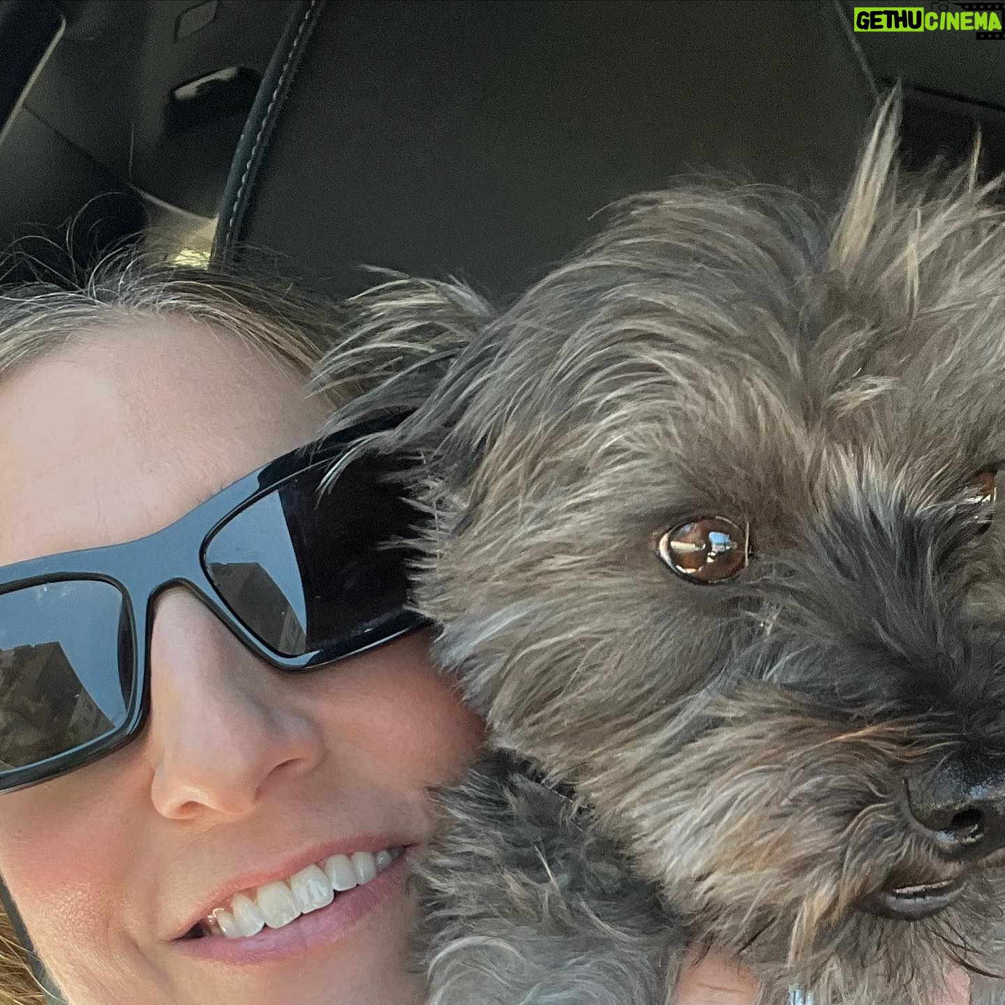 Chelsea Peretti Instagram - 🥰reunited after the wilderness😍