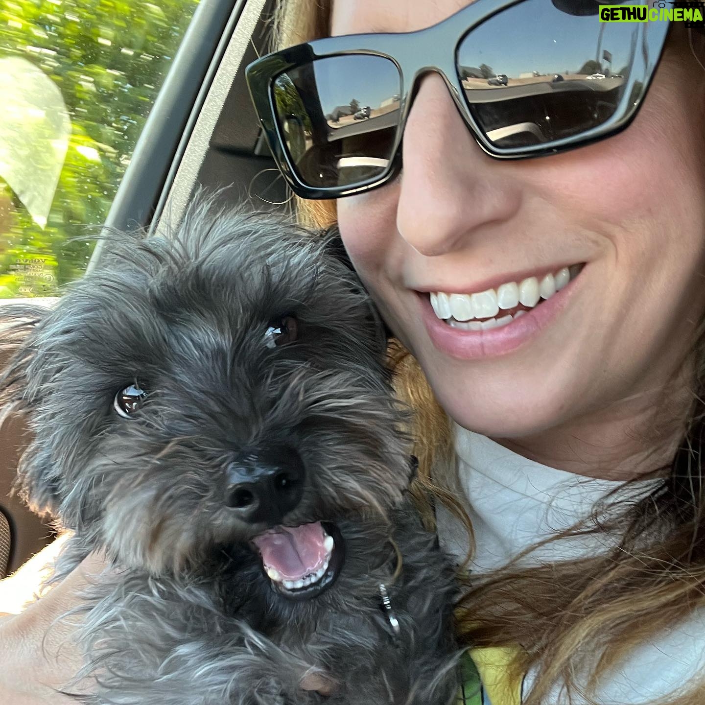 Chelsea Peretti Instagram - 🥰reunited after the wilderness😍
