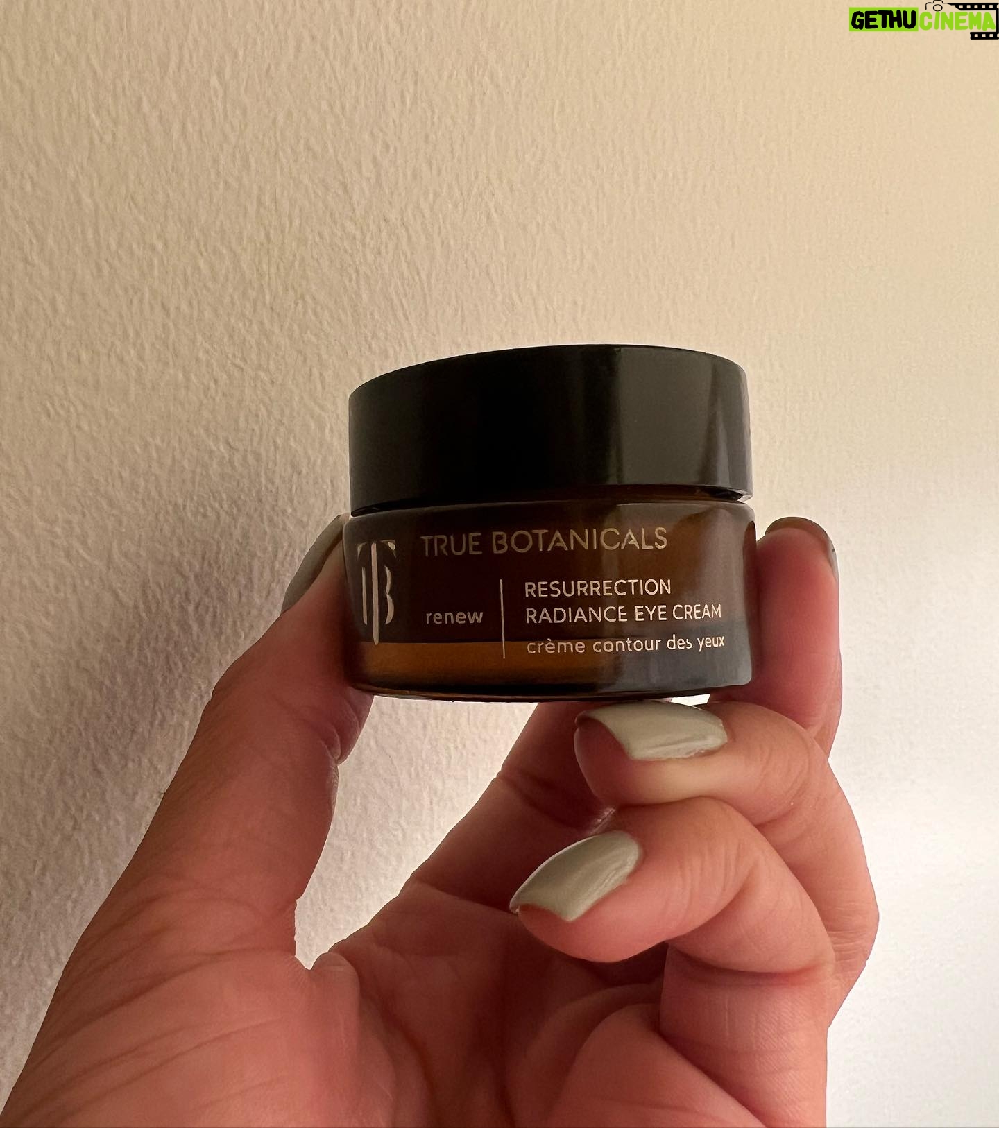 Chelsea Tavares Instagram - My recent skin care routine. 🧴🌤️