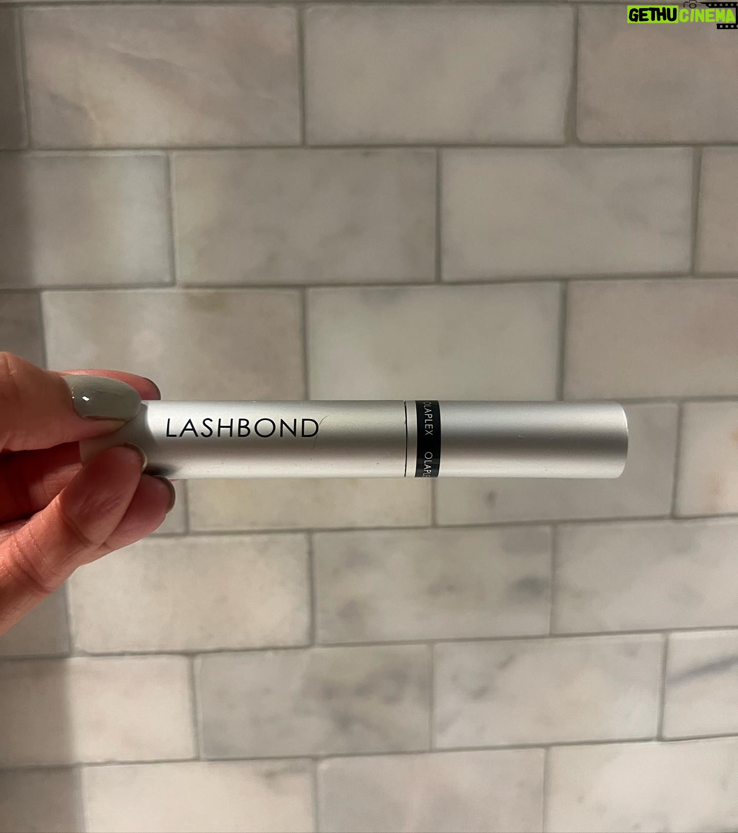 Chelsea Tavares Instagram - My recent skin care routine. 🧴🌤️