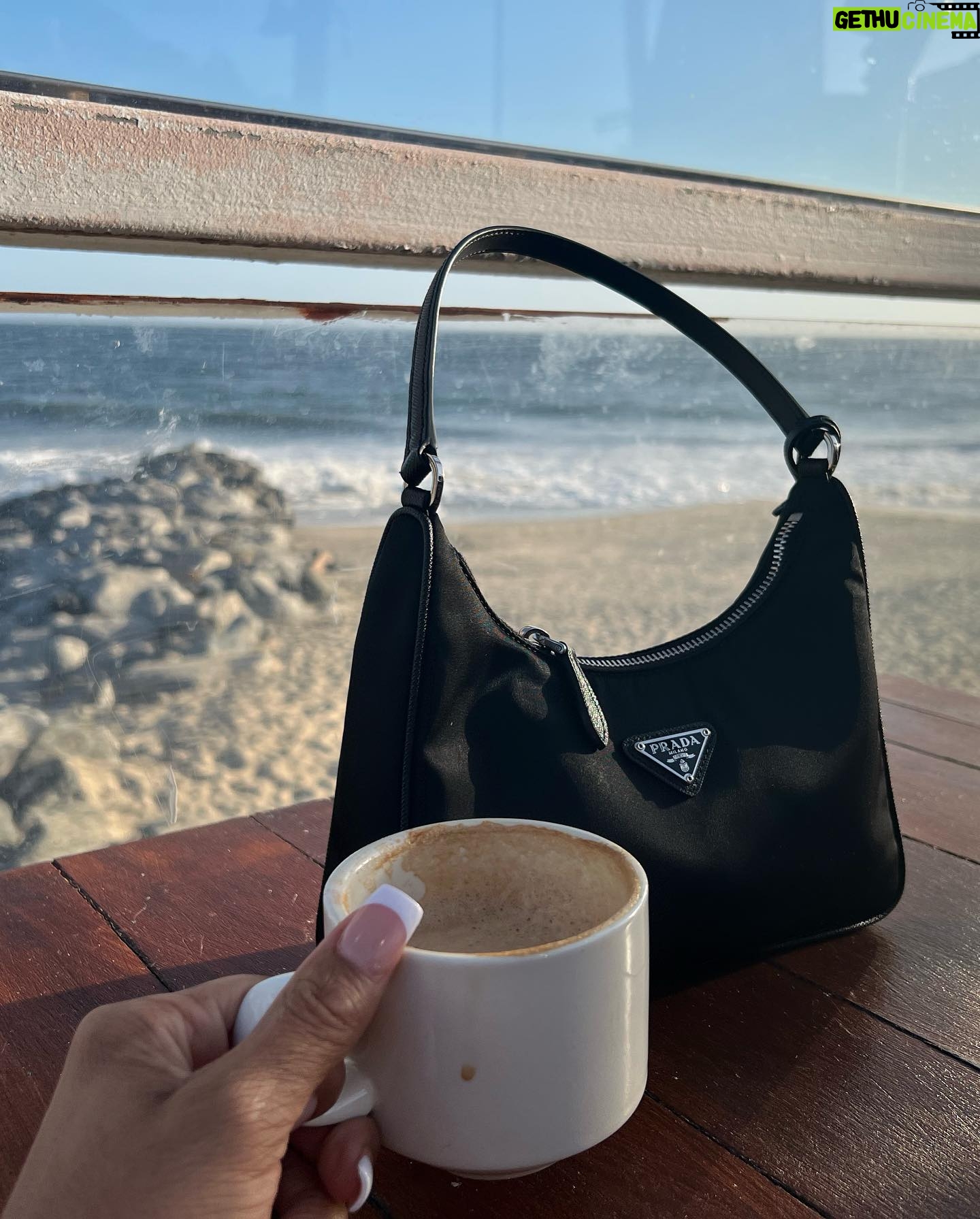 Chelsea Tavares Instagram - All Iām missing is a LG flip phone, a Von Dutch hat, and a Boyfriend with an Ed hardy T shirt with two cuts in his eyebrow āš½