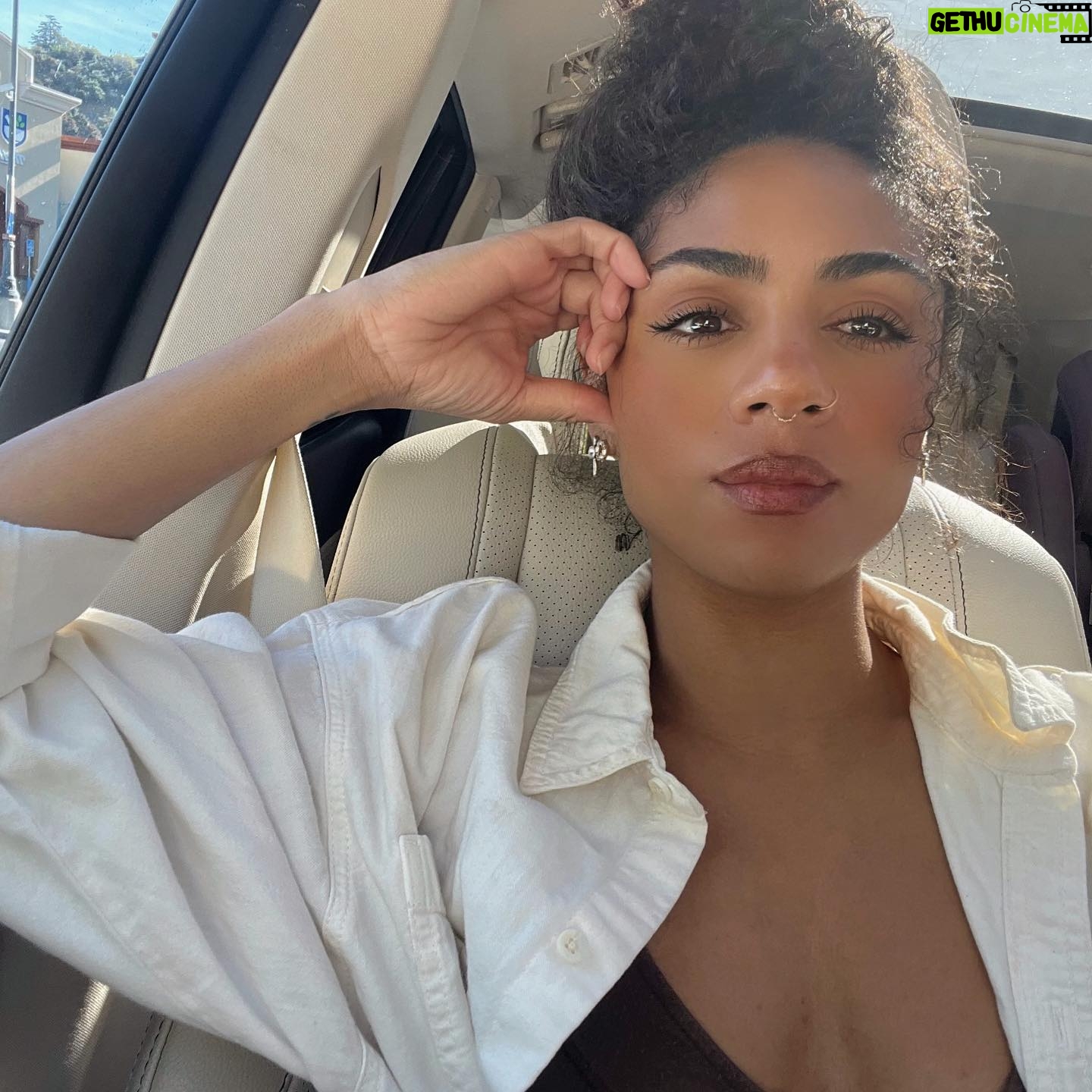 Chelsea Tavares Instagram - Only attracting beautiful spirits…..Amen.