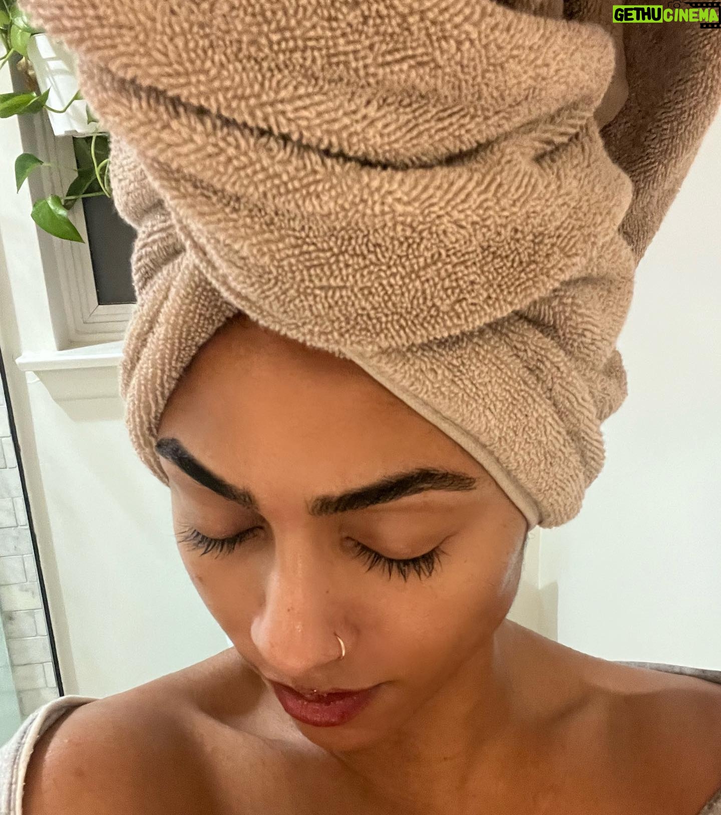 Chelsea Tavares Instagram - My recent skin care routine. 🧴🌤️