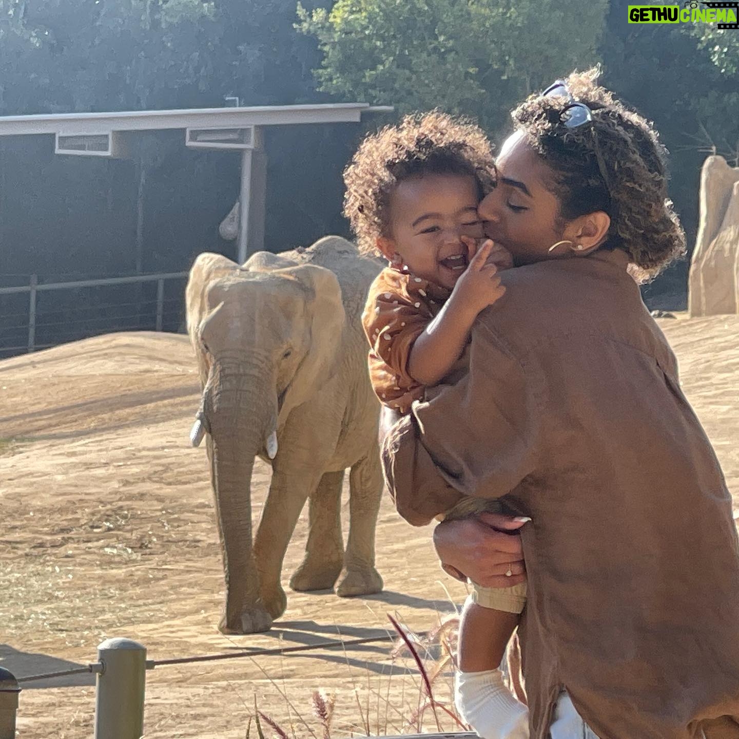Chelsea Tavares Instagram - I love my family so much. So proud of all of us. being a mom is a full time job, but it’s such a beautiful job that genuinely makes you blossom. even tho were growing, our spirits still stay young and fun! HAPPY MOTHER’s DAY!