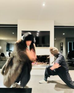 Chen Bolin Instagram - 南半球是真的冷 跳一下 發糕 🕺💃🔥✨（超） #出去一下 #WhatATrip