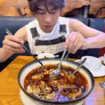 Chen Bolin Instagram - 這個水煮魚真好吃 🌶😝✨ 過年期間、就是要吃吃喝喝啊❗️ 🥢😋 然後吃飽飯後、就去看場電影吧 🍿🥤✨ 🐲🤑💰🧧✨ #還錢 #龍年 #過年期間就是應該看場電影吧