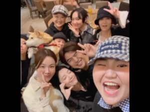 Chen Bolin Instagram - 不如海邊吹吹風，順利殺青✨🌬️

謝謝劇組的所有成員們 ⭐️❣️

和你們一起在金門吹吹風的日子，
真的真的很開心 🩵✨

謝謝最帥Peter導、辛苦啦～
🫶🏻✨

#不如海邊吹吹風 
#loveyouall