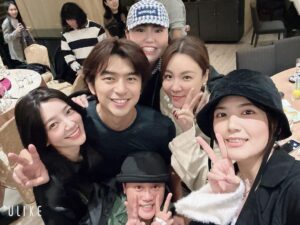 Chen Bolin Instagram - 不如海邊吹吹風，順利殺青✨🌬️

謝謝劇組的所有成員們 ⭐️❣️

和你們一起在金門吹吹風的日子，
真的真的很開心 🩵✨

謝謝最帥Peter導、辛苦啦～
🫶🏻✨

#不如海邊吹吹風 
#loveyouall