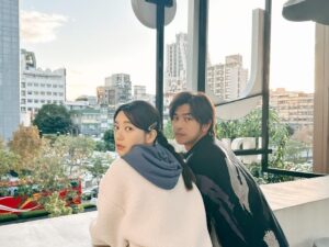 Chen Bolin Instagram - 不如海邊吹吹風，順利殺青✨🌬️

謝謝劇組的所有成員們 ⭐️❣️

和你們一起在金門吹吹風的日子，
真的真的很開心 🩵✨

謝謝最帥Peter導、辛苦啦～
🫶🏻✨

#不如海邊吹吹風 
#loveyouall