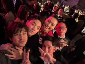 Chen Bolin Instagram - 恭喜兄弟！ 祝你們永遠幸福快樂🎉✨✨✨
@mroscarwang & @t1any1 
💕
#幸福魔幻的一天