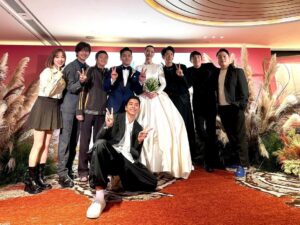 Chen Bolin Instagram - 恭喜兄弟！ 祝你們永遠幸福快樂🎉✨✨✨
@mroscarwang & @t1any1 
💕
#幸福魔幻的一天