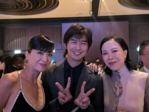 Chen Bolin Instagram - 恭喜兄弟！ 祝你們永遠幸福快樂🎉✨✨✨
@mroscarwang & @t1any1 
💕
#幸福魔幻的一天
