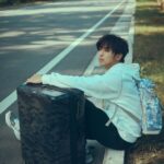Chen Bolin Instagram - 🌲🦊🧳 Samsonite x Maison Kitsuné ✨ 『Carry Your Wanderlust』 身為旅行者，在探索世界的同時，有個時髦且精緻的配備來一起冒險，是多麼帥氣的事情～ 全球限量的經典迷彩小狐狸躍上 Samsonite 不朽傳奇工藝! 一起來場無極限的冒險旅程吧 ☀️🌊🏕️🏔️🌳 @samsonite_taiwan #SamsoniteTW #CarryYourWanderlust #MaisonKitsunexSamsonite