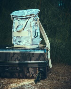 Chen Bolin Instagram - 🌲🦊🧳
Samsonite x Maison Kitsuné ✨
『Carry Your Wanderlust』
身為旅行者，在探索世界的同時，有個時髦且精緻的配備來一起冒險，是多麼帥氣的事情～
全球限量的經典迷彩小狐狸躍上 Samsonite 不朽傳奇工藝!
一起來場無極限的冒險旅程吧 ☀️🌊🏕️🏔️🌳
@samsonite_taiwan 
#SamsoniteTW #CarryYourWanderlust #MaisonKitsunexSamsonite