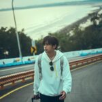 Chen Bolin Instagram - 🌲🦊🧳 Samsonite x Maison Kitsuné ✨ 『Carry Your Wanderlust』 身為旅行者，在探索世界的同時，有個時髦且精緻的配備來一起冒險，是多麼帥氣的事情～ 全球限量的經典迷彩小狐狸躍上 Samsonite 不朽傳奇工藝! 一起來場無極限的冒險旅程吧 ☀️🌊🏕️🏔️🌳 @samsonite_taiwan #SamsoniteTW #CarryYourWanderlust #MaisonKitsunexSamsonite