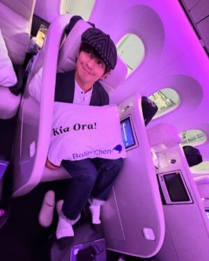 Chen Bolin Instagram - Kia Ora !!! 🇳🇿🪽 Kei te pēhea koe ！😁✨
奇異的國度,奇異的旅伴,奇遇哪些新朋友呢😃✨~~

🟡🌳 Ü 🤙🏻❤️‍🔥💥

🦙🦢🦆🪶🪶🪶

KIWI KIWI KIWI ! 🥝✨🏹

@airnz
#紐西蘭航空台北直飛
#WhatATrip