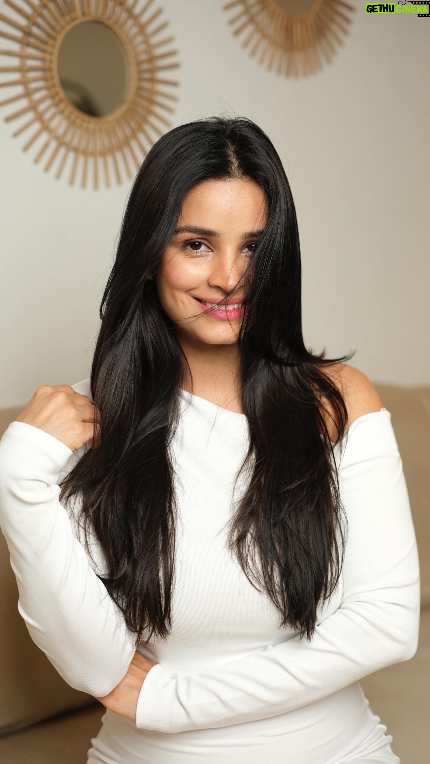Chetna Pande Instagram - @lovebeautyandplanet_in Curry Leaves & Vegan Biotin Hair Growth Scalp Serum has been my favorite. This serum has natural ingredients like curry leaf extracts, 100% vegan biotin and anagain. Trust me, this serum is the real deal. You need to try it to get healthy hair like mine! 💚 #lovebeautyandplanethair #ad #lovebeautyandplanet #haircare