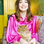 Chiara Francini Instagram – Ricorre oggi la solita pigrizia. Che fare?
Ce lo dice Rollone con L’ALMAGATTO🐱, ovvero consigli sdraiati per giorni così!
Insieme a @chiarafrancini ha molto altro da dirvi. E da mostrarvi.
Da mercoledì 10 aprile alle 21.30 su #Rai1 e #RaiPlay #ForteeChiara