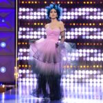 Chiara Francini Instagram - 🌈🇮🇹💖 ... Le farfalle mi si sono posate in testa. Forse perché sono un fiore? Io dico sì. Il tema puntata è: A ritmo di drag La Runway🌈💅 è: Shine Bright like a Diamond E così, zeppa di Farfalle, Pliè, avvolta di voile o fasciata come un salame di Norcia, chiedo: venite a fare un Battement con me? ❤️ La settima puntata di #dragraceitalia 3 è su @paramountplusit Watch #DragRaceItalia Season 3 now! ♥️🇮🇹 Streaming on: 🌎 @wowpresentsplus worldwide ❤️ vi aspettiamo, al varco. AMORI❤️ Prodotto da @ballandi_ @dimitricocciuti ❤️ Pino Dress: @enricocoveri_official archivio Shoes: @rogervivier Fascinator: @verdemaggio Gloves: @dueccigloves Black dress: @stellajean_sj_ Shoes: @lesilla Fasciantor: @verdemaggio Make up: @valentini.nina Hair: Piero Giordi per @minetteroma Styling: @andrea.mennella Thanks: @comosuenaelcorazon @angycom72 Le nostre QUEENS @sypario @vezirja @sissylea.queen @lasheevadq @amy_krania_dq @silvanadellamagliana @morgana.cosmica @laprada_weareallprada @the.leila.yarn @aurora_lightning @adrianapicassoofficial @lina.galore @bianchinimelionce