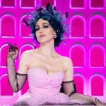 Chiara Francini Instagram - 🌈🇮🇹💖 ... Le farfalle mi si sono posate in testa. Forse perché sono un fiore? Io dico sì. Il tema puntata è: A ritmo di drag La Runway🌈💅 è: Shine Bright like a Diamond E così, zeppa di Farfalle, Pliè, avvolta di voile o fasciata come un salame di Norcia, chiedo: venite a fare un Battement con me? ❤️ La settima puntata di #dragraceitalia 3 è su @paramountplusit Watch #DragRaceItalia Season 3 now! ♥️🇮🇹 Streaming on: 🌎 @wowpresentsplus worldwide ❤️ vi aspettiamo, al varco. AMORI❤️ Prodotto da @ballandi_ @dimitricocciuti ❤️ Pino Dress: @enricocoveri_official archivio Shoes: @rogervivier Fascinator: @verdemaggio Gloves: @dueccigloves Black dress: @stellajean_sj_ Shoes: @lesilla Fasciantor: @verdemaggio Make up: @valentini.nina Hair: Piero Giordi per @minetteroma Styling: @andrea.mennella Thanks: @comosuenaelcorazon @angycom72 Le nostre QUEENS @sypario @vezirja @sissylea.queen @lasheevadq @amy_krania_dq @silvanadellamagliana @morgana.cosmica @laprada_weareallprada @the.leila.yarn @aurora_lightning @adrianapicassoofficial @lina.galore @bianchinimelionce