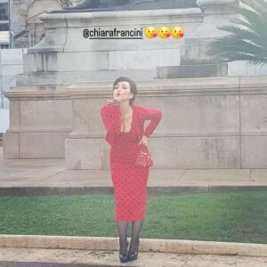 Chiara Francini Instagram - 🗼PARE PARECCHIO PARIGI🎉
Conferenzona stampa! 
CI SIAMO! GIOVEDÌ 18 GENNAIO SI PARTE!
Leonardo Pieraccioni, Nino Frassica, Giulia Bevilacqua, io ed altri STRAORDINARI compagni, giovedì … si parte dal cinema e si va A PARIGI🗼🎉
Venite con NOI in questo viaggio di bene sogni e fantasia? 

Dress: @moschino 
Bag: @moschino 
Shoes: @casadeiofficial 
Jewels: @crivelliofficial 

Make-up: @valentini.nina 
Hair: Piero Giordi per @minetteroma 

Styling: @andrea.mennella 
Thanks to: @ggiorgiacatanese 

#pareparecchioparigi 

@01distribution