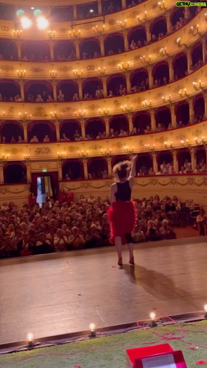 Chiara Francini Instagram - ❤️ FORTE E CHIARA, il mio nuovo spettacolo, che prende vita dal mio ultimo libro, ha debuttato a Fabriano e poi ha inaugurato la stagione dello splendido Teatro Rossini di Pesaro. È stato un onore. Tutte le date sono state Sold out. Grazie. Ad Alessandro Federico per la regia, a Michele Panella, allo straordinario Maestro Leineri, a Raffo, a Barberi per avermi illuminarmi, ad Andrea Mennella per i costumi, a Peppe, a Frodo. A Pierfrancesco Pisani per che da sempre produce i miei spettacoli. Che bella la libertà.♥️ La tournée di Forte e Chiara inizierà a Gennaio. Ecco le date: 👇❤️ OSIMO | 9 GENNAIO ORE 21.15, TEATRO LA NUOVA FENICE FERMO | 10 E 11 GENNAIO ORE 21.00, TEATRO DELL’AQUILA BARI | 13 E 14 GENNAIO ORE 21.00, TEATROTEAM BAGNACAVALLO | 23 E 24 GENNAIO ORE 21.00, TEATRO GOLDONI COLLE VAL D’ELSA | 25 GENNAIO, TEATRO DEL POPOLO PAESE (TV) | 26 GENNAIO, TEATRO MANZONI LAVIS (TN) | 27 GENNAIO, TEATRO AUDITORIUM VOGHERA | 28 GENNAIO, TEATRO SOCIALE MILANO | DALL’1 AL 4 FEBBRAIO ORE 20.45 E DOMENICA ORE 15.30, TEATRO MANZONI PIETRA LIGURE | 14 FEBBRAIO, TEATRO GUIDIO MORETTI VIAREGGIO | 15 FEBBRAIO, TEATRO JENCO VOLTERRA | 16 FEBBRAIO, TEATRO PERSICO FLACCO CALSTELFIORENTINO | 17 FEBBRAIO, TEATRO DEL POPOLO CORRIDONIA (MC) | 18 FEBBRAIO ORE 18.00, TEATRO VELLUTI PAVULLO (MO) | 20 FEBBRAIO, CINEMA TEATRO MAC MAZZERI NOVELLARA | 21 FEBBRAIO NOVELLARA, TEATRO COMUNALE BUSSETO | 22 FEBBRAIO, TEATRO VERDI MODENA | 23 FEBBRAIO ORE 21.00, TEATRO MICHELANGELO MONTECATINI | 24 FEBBRAIO ORE 21,00, TEATRO VERDI ASTI | 25 FEBBRAIO ORE 21.00, TEATRO ALFIERI CREMONA | 27 FEBBRAIO CREMONA ORE 20.30, TEATRO PONCHIELLI BOLOGNA | 28 FEBBRAIO ORE 21.00, TEATRO CELEBRAZIONI ROMA | 9 MARZO, AUDITORIUM PARCO DELLA MUSICA - SALA SINOPOLI PESCARA | 10 MARZO, TEATRO MASSIMO TRENTO | 19 E 20 MARZO OLEGGIO (NO) | 21 MARZO, TEATRO CIVICO CARIGNANO (TO) | 22 MARZO, TEATRO CARIGNANO VILLADOSSOLA (VB) | 23 MARZO, TEATRO LA FABBRICA VENARIA | 24 MARZO ORE 16.00, TEATRO CONCORDIA ASCOLI PICENO | 11 MAGGIO ORE 20.30 E 12 MAGGIO ORE 17.30, TEATRO VENTIDIO BASSO