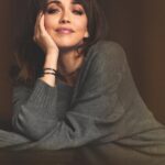 Chiara Francini Instagram - ❤️Ora che ti voglio. Dobbiamo avere il coraggio di chiedere e ottenere TUTTO: felicità, diritti, bellezza E LIBERTÀ. Su @donnamoderna di questa settimana mi racconto alla direttrice Maria Elena Viola in un’intervista da leggere sul magazine. E da sentire con la pancia e col cuore. Per tutte voi. ❤️ Fatemi sapere che ne pensate. Vi aspetto in edicola e da domani al cinema con Pare Parecchio Parigi. ❤️🗼 Photo: Marco Craig Styling: Cristina Nava Make-up: @valentini.nina Hair style: Piero Giordi per @minetteroma In Cover Cappotto: @maxmara Gioielli: @crivelliofficial Primo scatto: Cappotto: @maxmara Gioielli: @crivelliofficial Secondo scatto: Maglione over lana scollo a V: @zara Jeans: @citizensofhumanity Gioielli: @crivelliofficial Terzo scatto: Cardigan e pantaloni lana: @ballantyne_official Orecchini: @crivelliofficial Quarto scatto: Gonna a ruota e décolletées j’adior: @dior Quinto scarto: Abito: @wolford Plaid di cashmere: @hermes Décolletees: @sergiorossi Rossi. Hanno collaborato Marco Perize, Chiara Sarelini. Thanks to: @andreamennella