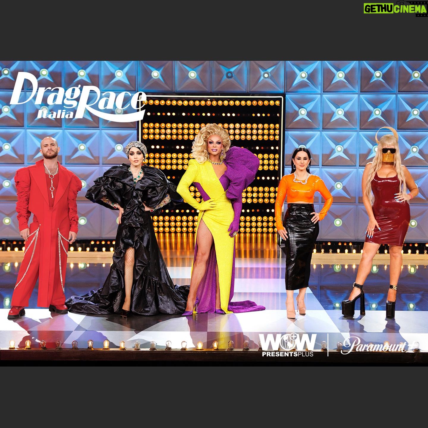 Chiara Francini Instagram - 🌈🇮🇹❤️ ... il giorno in cui ardere è arrivato. Amatevi e Ameteci. Sempre. ❤️ GUARDA #dragraceitalia 3 su @paramountplusit Watch the premiere of #DragRaceItalia Season 3 now! ♥️🇮🇹 Streaming on: 🌎 @wowpresentsplus worldwide ❤️Priscilla, io, Paola, Paolo e Miss Keta vi aspettiamo, al varco. AMORI❤️ Prodotto da @ballandi_ @dimitricocciuti ❤️ Black Dress: @moschino Shoes: @rogervivier Jewels: @moschino Fascinator: @francescacuccohandmade White outfit: @maisonluigiborbone Shoes: @lesilla Hair band: @francescacuccohandmade Make up: @valentini.nina Hair: Piero Giordi per @minetteroma Styling: @andrea.mennella Thanks: @comosuenaelcorazon @angycom72 Le nostre QUEENS @sypario @vezirja @sissylea.queen @lasheevadq @amy_krania_dq @silvanadellamagliana @morgana.cosmica @laprada_weareallprada @the.leila.yarn @aurora_lightning @adrianapicassoofficial @lina.galore @bianchinimelionce