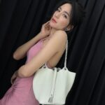 Chidjun Hung Instagram - เป๋ารุ่นนี้ ห้อย น้อล #labubu น้อล #crybaby 🥹🥰 เหมาะมากก 🌈 ของมันต้องมี @blingblingsister.official #blingblingsisterbag