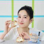 Chien Hung Instagram - 噢買尬！ 這真的是超過一百分的活動啊啊啊 止不住笑意在拍的一組照片 適合我到一個不行哈哈哈哈哈 錢包不薪疼 全家把全明星商品增量35% 而且是加量不加價！！！！ 大家麻煩騰出雙手 一起鼓掌👏🏻👏🏻 不誇張 是超！有！感！的增量 看照片麵包大小就知道整整大了一圈哈哈哈哈 熱門好吃的品項常常吃完意猶未盡 現在免擔心加量吃飽飽🤤 像是 #蒜炒橄欖油腿排義大利麵 香氣十足的蒜頭跟橄欖油拌炒的醬汁配上增量兩片的雞腿ㄙㄨㄚˋ嘴到一個不行 口味偏重我都會再加買個白飯 或是！！啤酒 買尬搭到一個不行 熱門的 #鮮乳脆皮泡芙 真的必須推 身為餡料炸裂的人 等比例增量後 鮮乳坊的香濃牛奶內餡配上酥脆泡芙餅皮 滿足感跟幸福度一百分 還有5/15 上市的 大口美式牛肉堡飯糰（肉餅直接多一片😳） 椰香葡萄麵包跟雙重芝士條也都加大35% 有在愛的母湯錯過 希望每年都有這個活動哈哈哈哈哈 同場加映！！ 5/1-6/11 指定鮮食主餐 搭配 FamiCollection 指定茶飲 現省10元 @familymart_tw #全家全明星 #百萬銷售的美味指南