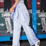 Chien Hung Instagram – 走過路過真的不要錯過！！
adidas originals把三葉草復古玩色街區帶到信義區威秀廣場了 👏🏻

今天穿 #adicolor 的淺紫 粉紅 🪻🌸
再搭配上白色厚底SAMBAE拉高比例
整體是不是輕盈柔和又春夏感十足😆

現場用顏色分每區塊都超好拍
娃娃機還夾到整個表情管理失敗哈哈

玩遊戲還有機會兌換咖啡或杯裝霜淇淋的CAFÉ IN 咖啡吧
以及三葉草復古創作基地可以體驗仿擬刺青手作

4/9-4/14 在信義威秀前廣場
大家快去打卡拿禮物吃冰拍水照吧 🧡
@originals_tw
#新潮復古穿搭 #三葉草復古玩色街區 #adidasSamba
