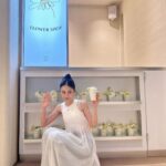 Chien Hung Instagram - 昨天的一日店長片段 🌼☀️ 活動在4/1 發報名表的時候好多人問 「是愚人節企劃嗎？😳」哈哈哈哈 謝謝所有報名參加的大家 也謝謝PAZZO用心佈景跟準備超多禮物 中獎機率超高很讚哈哈哈 立刻現場帶大家三泰民喊起來集氣 🔊 第二次的聯名從去年九月中開始討論 所以上線前一直很興奮 天氣轉熱接下來要來爆穿一波了 YA 🧡 #chienstyle #千175ootd @pazzo 🌸謝謝榆萱的影片好讚哈哈 ✨ 🌸謝謝PAZZO所有的工作人員跟銀針 ❤️‍🔥 #有正常版跟加長版可以挑選 #還沒逛的快去官網或門市看看🥰