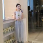 Chien Hung Instagram - 昨天的一日店長片段 🌼☀️ 活動在4/1 發報名表的時候好多人問 「是愚人節企劃嗎？😳」哈哈哈哈 謝謝所有報名參加的大家 也謝謝PAZZO用心佈景跟準備超多禮物 中獎機率超高很讚哈哈哈 立刻現場帶大家三泰民喊起來集氣 🔊 第二次的聯名從去年九月中開始討論 所以上線前一直很興奮 天氣轉熱接下來要來爆穿一波了 YA 🧡 #chienstyle #千175ootd @pazzo 🌸謝謝榆萱的影片好讚哈哈 ✨ 🌸謝謝PAZZO所有的工作人員跟銀針 ❤️‍🔥 #有正常版跟加長版可以挑選 #還沒逛的快去官網或門市看看🥰