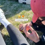 Chien Hung Instagram – // #千在加拿大
已經開始倒數回去的日子了 🥹
蠻佩服在國外待上半年一年以上的人
太習慣台灣生活第二週就有點想回去了哈哈
分享幾個小故事跟一些照片給大家 ✨

-🧑‍⚕️
認識的同學不多卻有三個是前護理人員
兩個韓國一個日本（再加上我哈哈哈

-🗣️
加拿大第二官方語言是法文
法國同學說他每次看大家在研究菜單
但他翻過來就可以直接看法文很像在作弊哈哈

-✈️
遇到一個巴西的同學來三周
（跟我年齡比較相近哈哈哈哈哈
她說這對她來說是個假期
所以課程都排早上 下午去觀光到處走走
（下次學起來 😆

P1-4&P7 🌸
某天跟同學吃完韓式燒烤一起走去多倫多大學看櫻花
走到累了坐在草皮休息放空
那一個時刻好喜歡
說不上來但莫名感動

P5
跟韓國同學聊到有印象的台灣電影
大家都是回「不能說的秘密」 
還有因為不能說的秘密到淡水玩的 😆

P6 
每天的早餐 
早起早睡到第二週變早起晚睡
看來不管到哪裡都會熬夜哈哈哈

P9 ✂️✊🏻✋🏻
玩剪刀石頭布輸的背所有的包包走一個段
很明顯我狂輸 😆

#昨天跟水咖開會驚覺已經過三週了 
#目前累積吃了好多餐廳跟連鎖
#食記之後我會集中貼文方便大家參考🧡