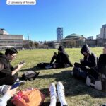 Chien Hung Instagram – // #千在加拿大
已經開始倒數回去的日子了 🥹
蠻佩服在國外待上半年一年以上的人
太習慣台灣生活第二週就有點想回去了哈哈
分享幾個小故事跟一些照片給大家 ✨

-🧑‍⚕️
認識的同學不多卻有三個是前護理人員
兩個韓國一個日本（再加上我哈哈哈

-🗣️
加拿大第二官方語言是法文
法國同學說他每次看大家在研究菜單
但他翻過來就可以直接看法文很像在作弊哈哈

-✈️
遇到一個巴西的同學來三周
（跟我年齡比較相近哈哈哈哈哈
她說這對她來說是個假期
所以課程都排早上 下午去觀光到處走走
（下次學起來 😆

P1-4&P7 🌸
某天跟同學吃完韓式燒烤一起走去多倫多大學看櫻花
走到累了坐在草皮休息放空
那一個時刻好喜歡
說不上來但莫名感動

P5
跟韓國同學聊到有印象的台灣電影
大家都是回「不能說的秘密」 
還有因為不能說的秘密到淡水玩的 😆

P6 
每天的早餐 
早起早睡到第二週變早起晚睡
看來不管到哪裡都會熬夜哈哈哈

P9 ✂️✊🏻✋🏻
玩剪刀石頭布輸的背所有的包包走一個段
很明顯我狂輸 😆

#昨天跟水咖開會驚覺已經過三週了 
#目前累積吃了好多餐廳跟連鎖
#食記之後我會集中貼文方便大家參考🧡