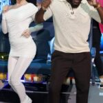 ChikyBomBom Instagram - 🔥@marko le hace tremendo twerking a Kevin Hart con #LaGasolina de #DaddyYankee mientras @chikybombomreal y @beta_mejia hacen cantar y bailar a Úrsula Corberó 🎉🙌 @kevinhart4real @ursulolita #KevinyUrsulaenTelemundo #LIFT #kevinHart #kevinhart #ursulacorbero