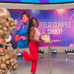 ChikyBomBom Instagram - #tbt para celebrar el cumpleaños sorpresa de mi querida @chikybombomreal desde @encasacontelemundo con la alegría que tanto la caracteriza, que Dios te regale muchos años más con esa personalidad, porque LA Tienes y haces con ella lo que quieras 😂🥳👏🏼❤️ @telemundo . . #telemundo #chikybombom #encasacontelemundo #photo #photographer #dominicana #miamiphotographer