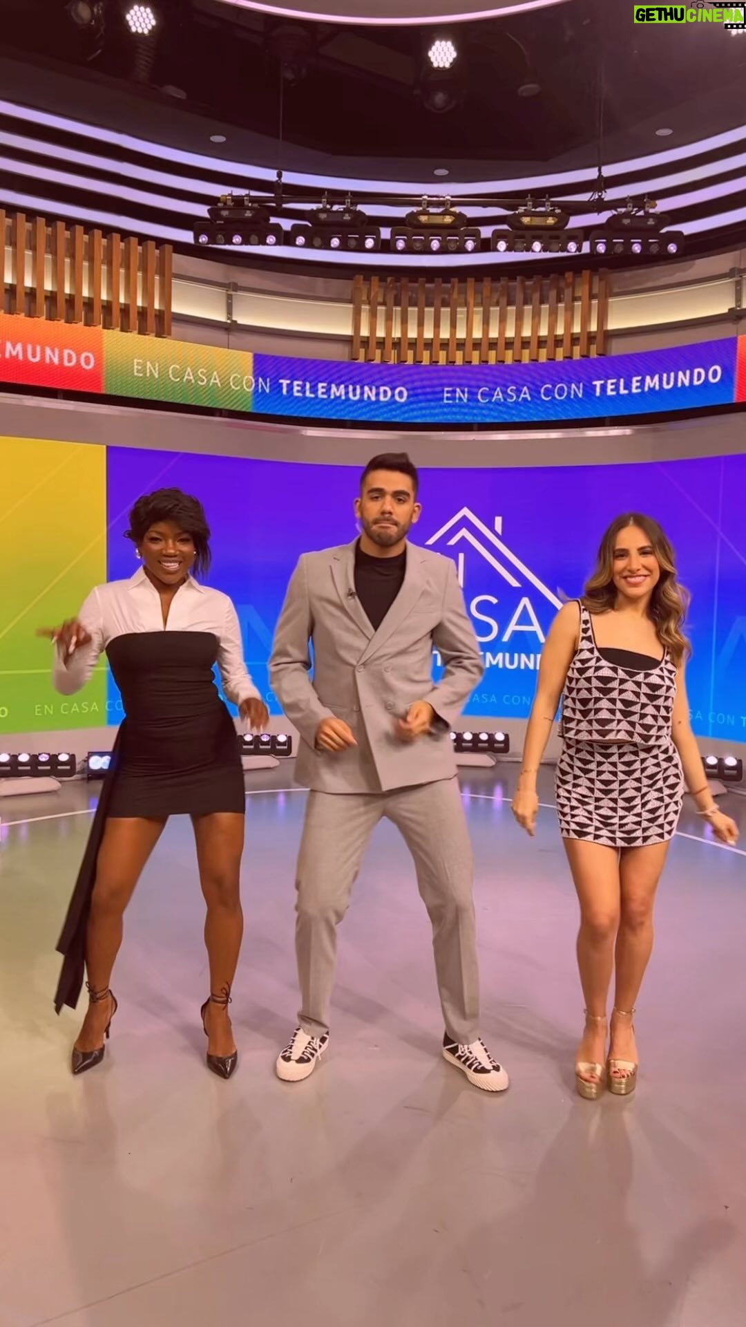 ChikyBomBom Instagram - Desde ya recibimos el fin de semana con buena música @encasacontelemundo ❤️ #LosLeo